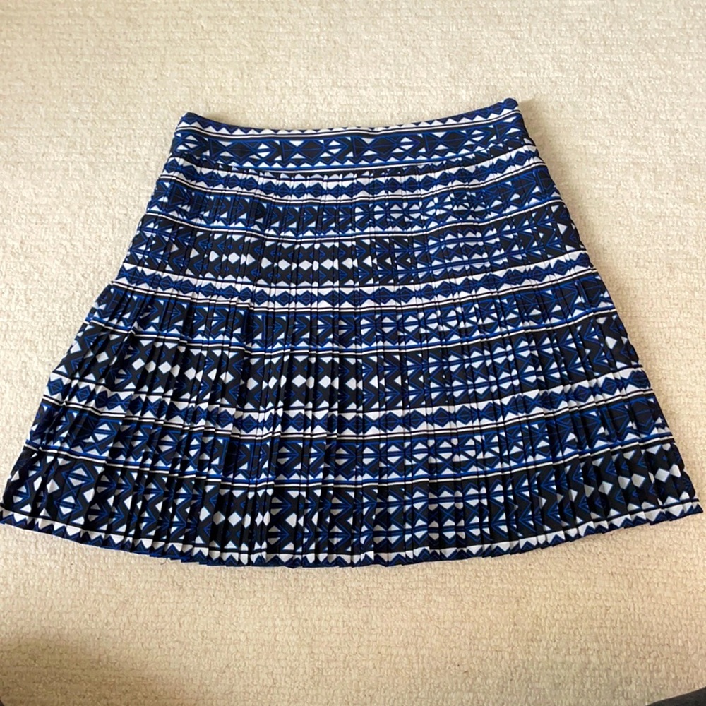 JCREW SKIRT SIZE 0. LIKE NEW. SMOKE FREE HOME.